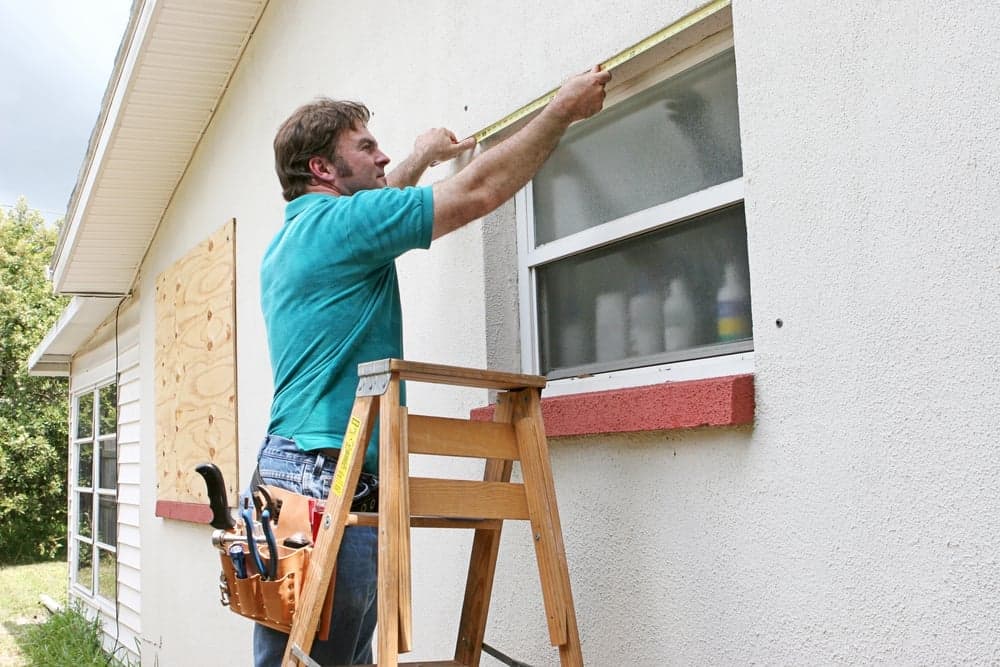 ¿Cuál es el valor de aislamiento del metacrilato?