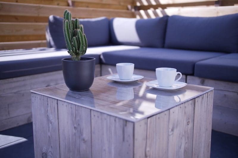 Zelf tafel maken voor buiten met plexiglas tafelblad