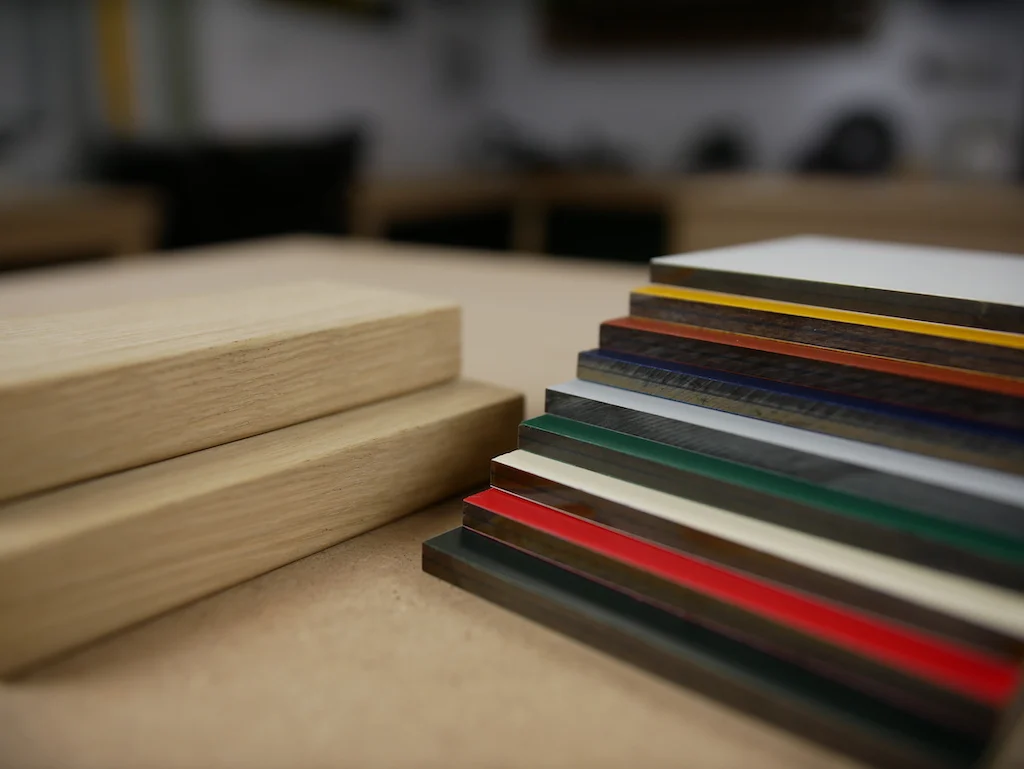 ¿Cuál es la diferencia entre HPL y madera?