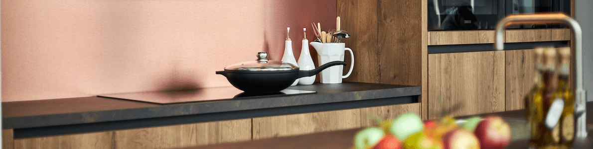 Cómo Instalar un protector antisalpicaduras en la cocina