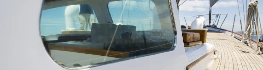Ventana de barco: metacrilato y policarbonato