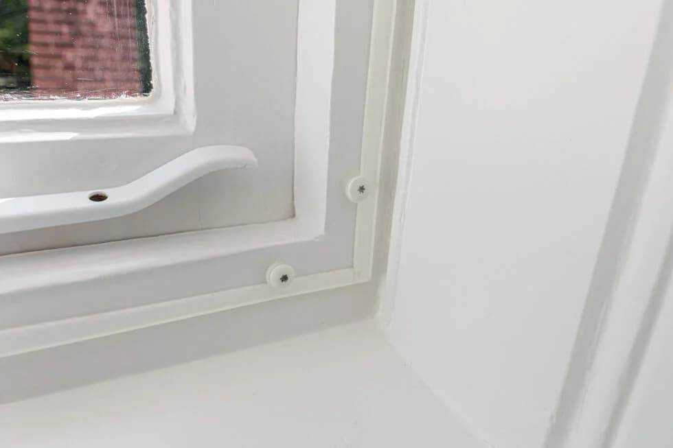 Plan, paso a paso, para la instalación fija con tornillos